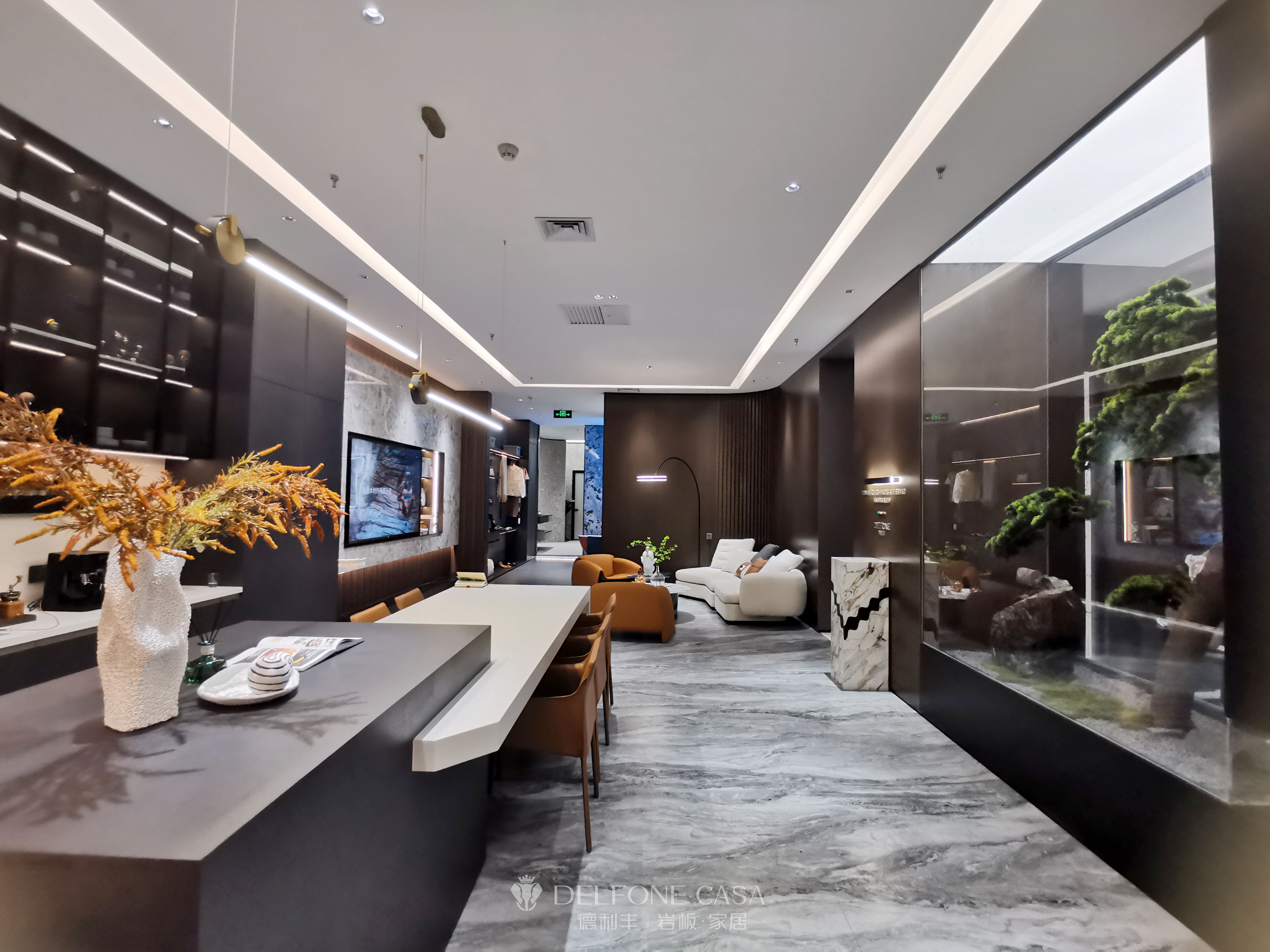 新店速遞 | 德利豐廣州巖板展館，打造輕奢大氣的質(zhì)感家居(圖2)
