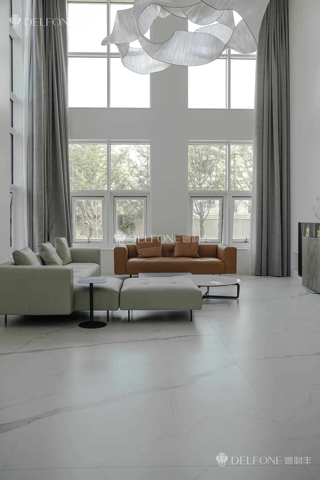 DELFONE實(shí)景案例 | 300㎡+極簡別墅，【阿爾卑斯香雪白】演繹不動(dòng)聲色的高級(jí)感