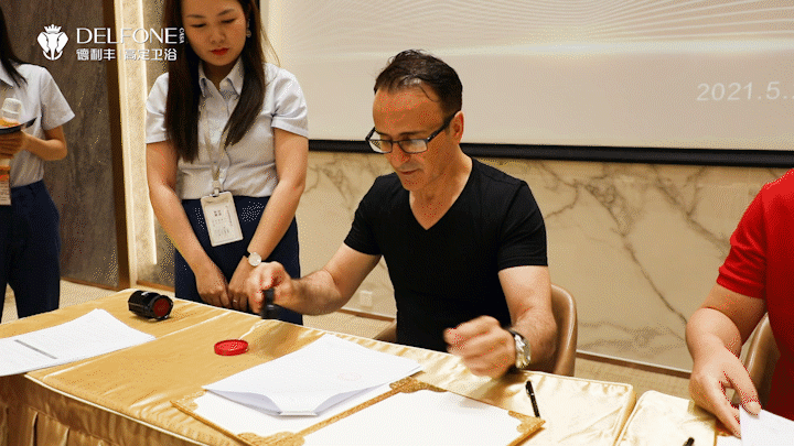 “浴”見(jiàn)新風(fēng)潮 | 德利豐高定衛(wèi)浴與瑞士著名設(shè)計(jì)公司簽訂戰(zhàn)略合作！(圖7)