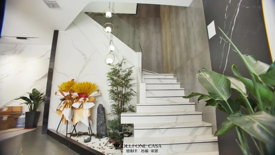 探店速遞 | 德利豐滕州巖板展館，呈現(xiàn)獨(dú)特空間美感(圖3)
