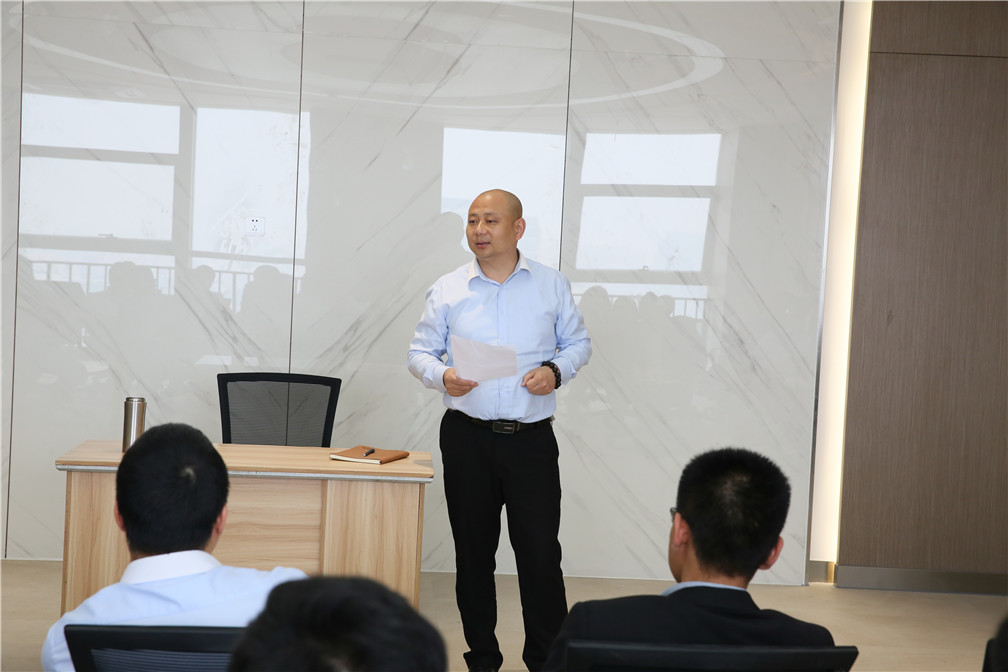 “凝聚力量，共創(chuàng)輝煌”德利豐家居月度總結(jié)暨(圖4)