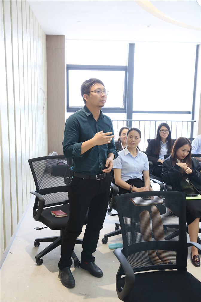 “凝聚力量，共創(chuàng)輝煌”德利豐家居月度總結(jié)暨(圖12)