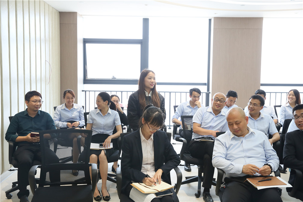 “凝聚力量，共創(chuàng)輝煌”德利豐家居月度總結(jié)暨(圖13)