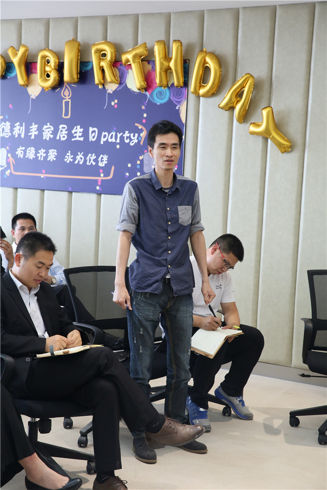 “凝聚力量，共創(chuàng)輝煌”德利豐家居月度總結(jié)暨(圖14)