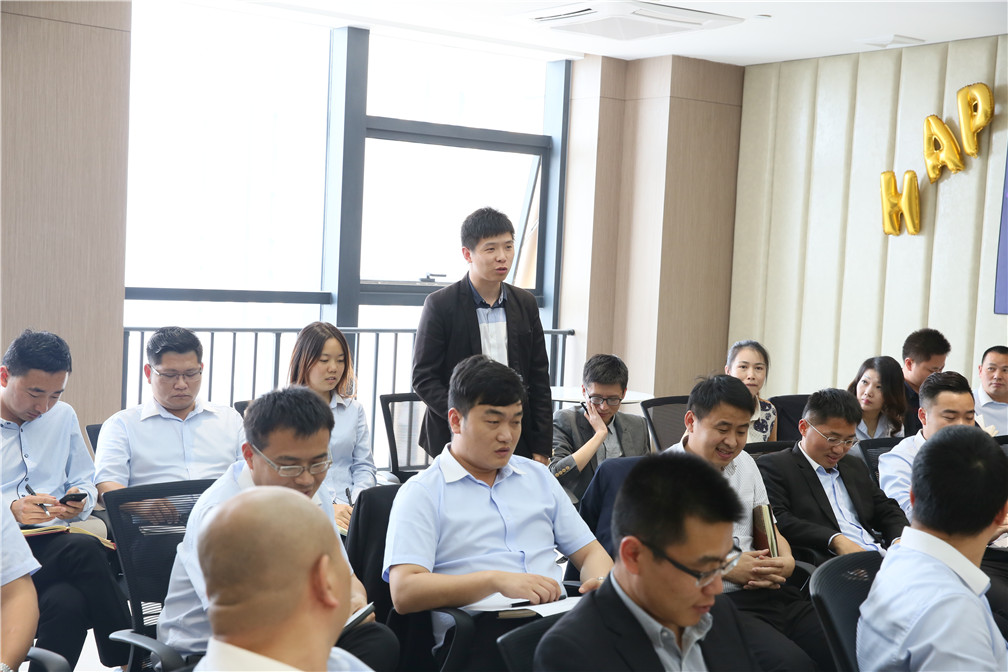 “凝聚力量，共創(chuàng)輝煌”德利豐家居月度總結(jié)暨(圖15)