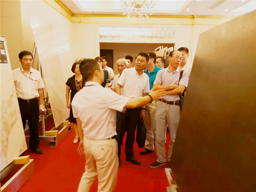 大無(wú)止境，金牌企業(yè)全國(guó)罕見(jiàn)超大巖板耀世呈現(xiàn)(圖2)