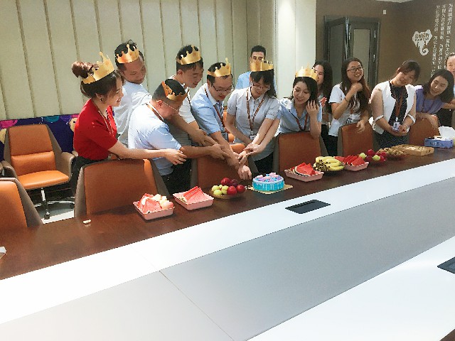 德利豐家居7月總結(jié)會暨員工生日會凝心聚力，為(圖3)