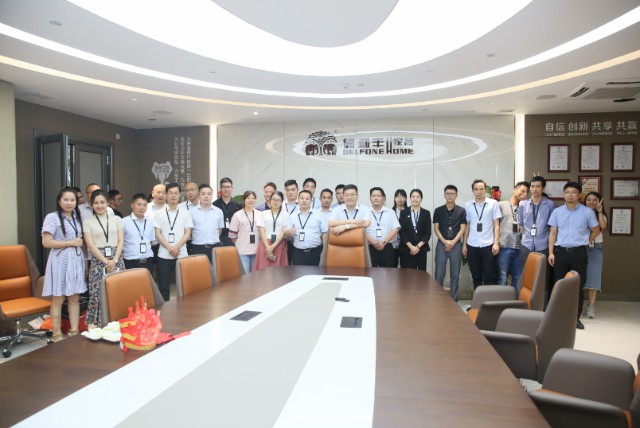 德利豐家居7月總結(jié)會暨員工生日會凝心聚力，為