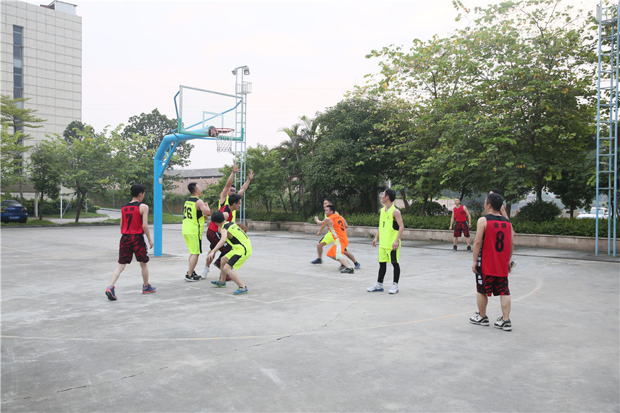 德利豐家居與金牌企業(yè)生產(chǎn)部籃球比賽展風采，(圖3)