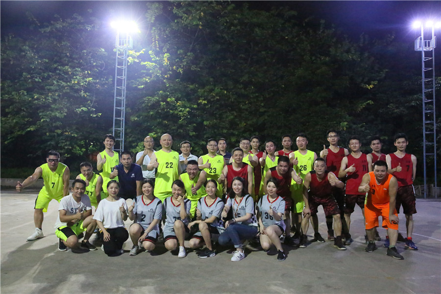 德利豐家居與金牌企業(yè)生產(chǎn)部籃球比賽展風(fēng)采，