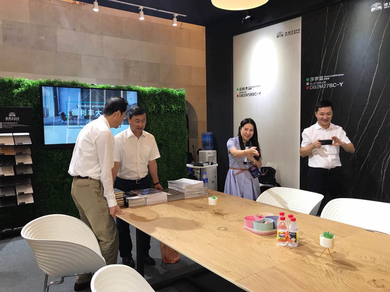 引領(lǐng)行業(yè)大風(fēng)尚—德利豐家居霸氣亮相上海設(shè)計(圖5)