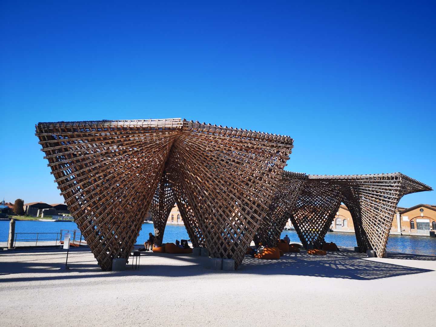 建筑的目的，最初不過就是為了改變?nèi)藗兊娜粘?圖10)