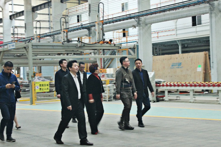 融創(chuàng)集團(tuán)領(lǐng)導(dǎo)一行到金牌企業(yè)參觀考察，共謀合(圖3)
