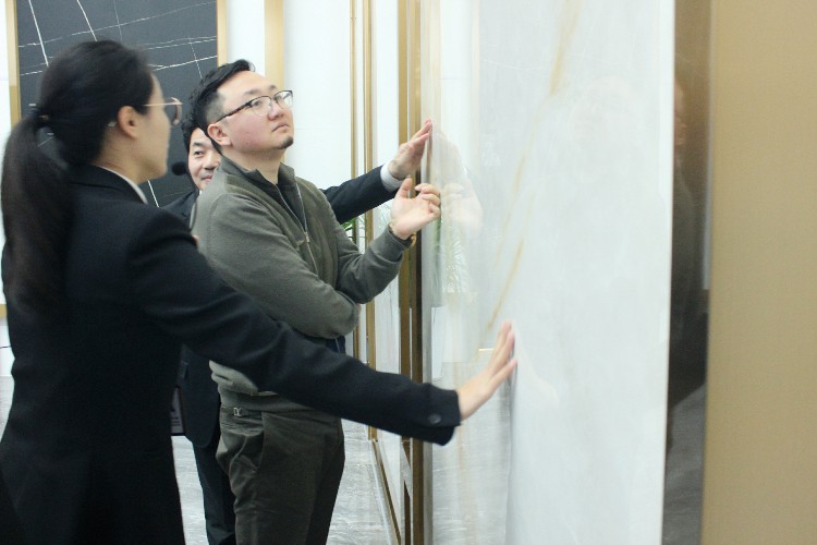 融創(chuàng)集團(tuán)領(lǐng)導(dǎo)一行到金牌企業(yè)參觀考察，共謀合(圖8)