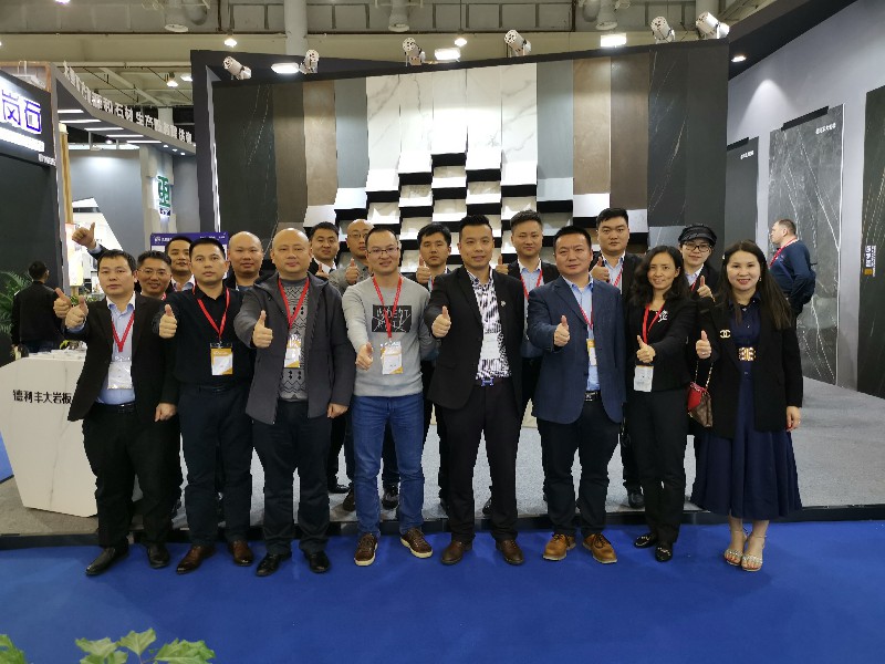 2019廈門石材展開展首日，德利豐大巖板強(qiáng)勢來襲(圖4)