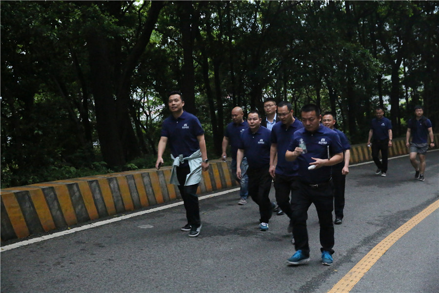 跑進新時代—德利豐家居爬西樵山活動圓滿舉行(圖5)