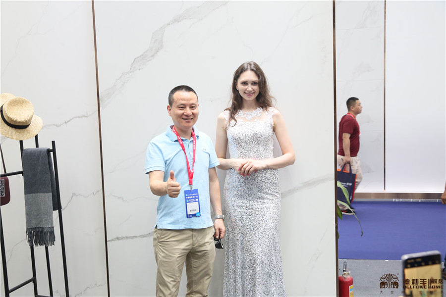 熱度持續(xù)飆升！行業(yè)協(xié)會領導對德利豐大巖板贊(圖6)