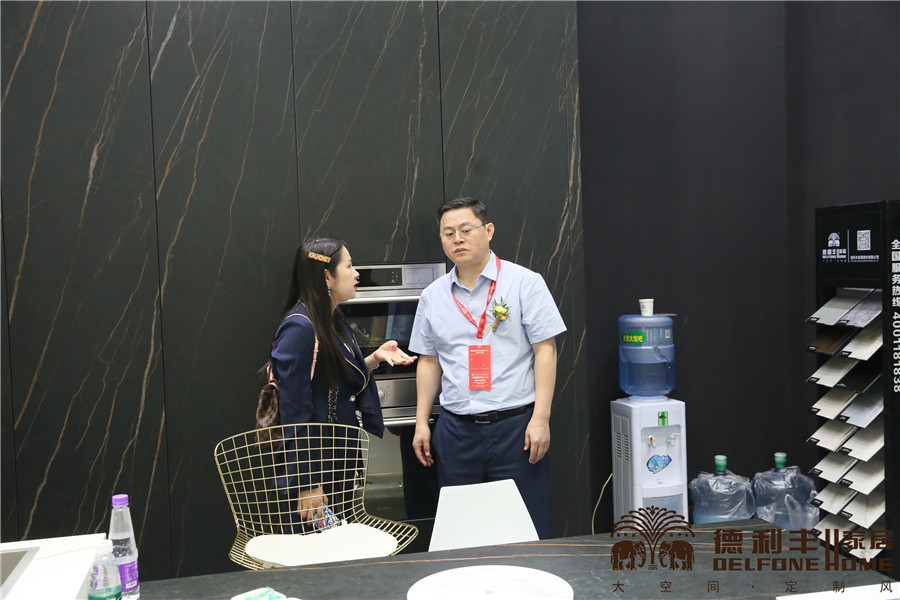 熱度持續(xù)飆升！行業(yè)協(xié)會領導對德利豐大巖板贊(圖10)