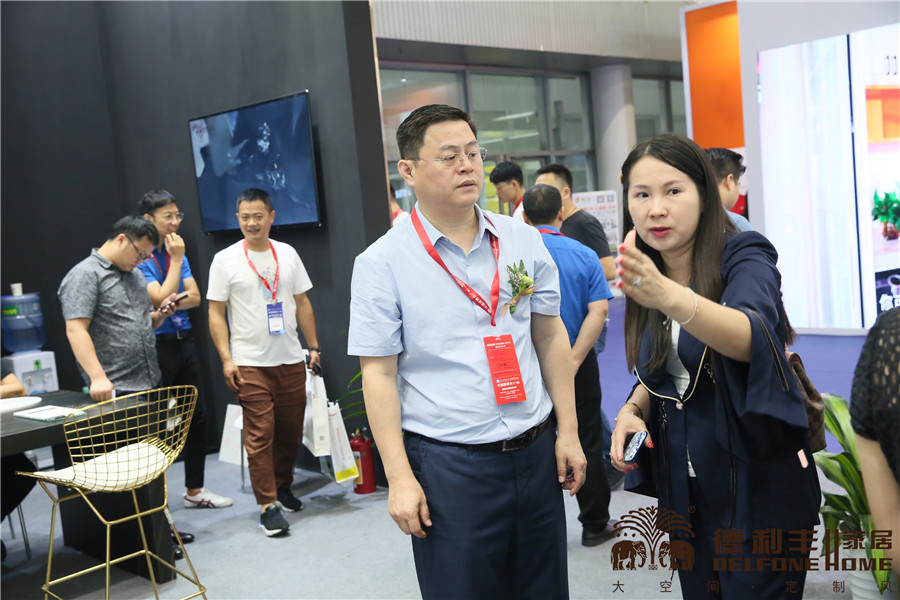 熱度持續(xù)飆升！行業(yè)協(xié)會領導對德利豐大巖板贊(圖11)