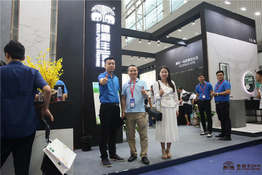 熱度持續(xù)飆升！行業(yè)協(xié)會領導對德利豐大巖板贊(圖4)