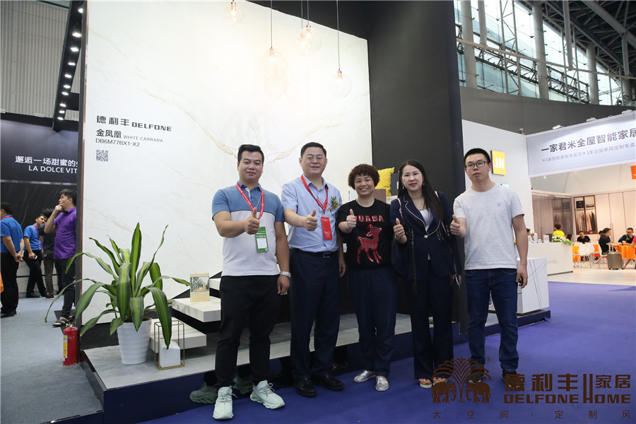 熱度持續(xù)飆升！行業(yè)協(xié)會領(lǐng)導對德利豐大巖板贊