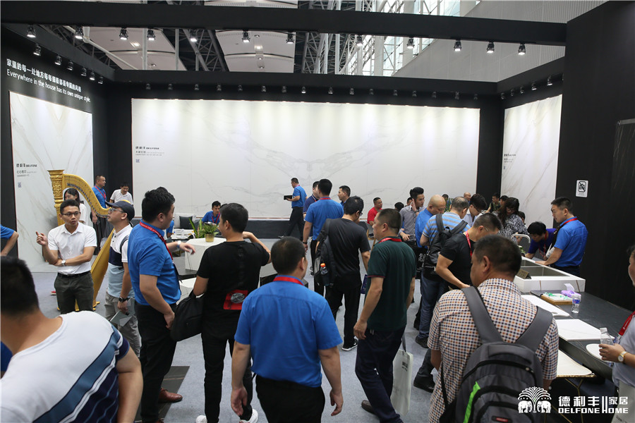 占據(jù)各大權(quán)威媒體頭條，德利豐家居又一次刷爆(圖1)