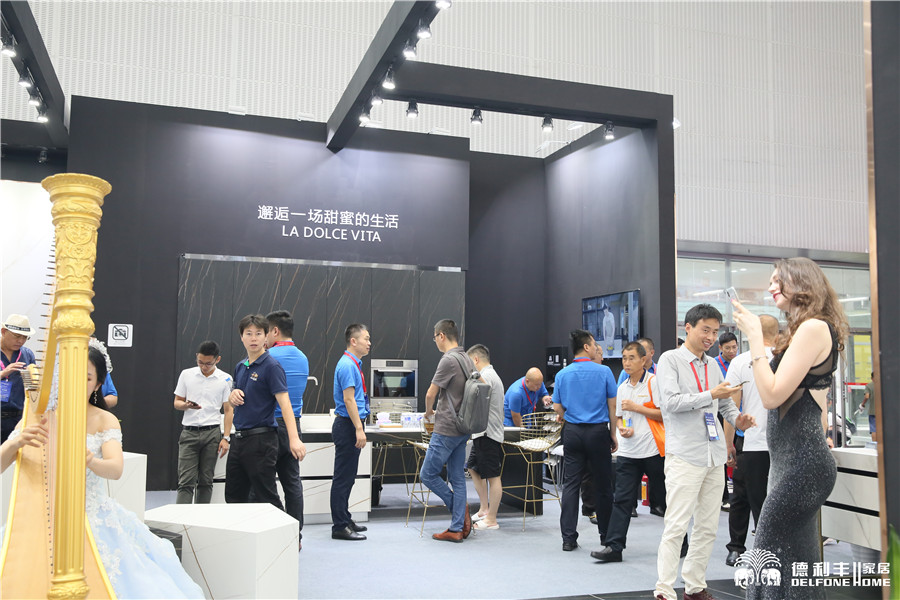 占據(jù)各大權(quán)威媒體頭條，德利豐家居又一次刷爆(圖2)